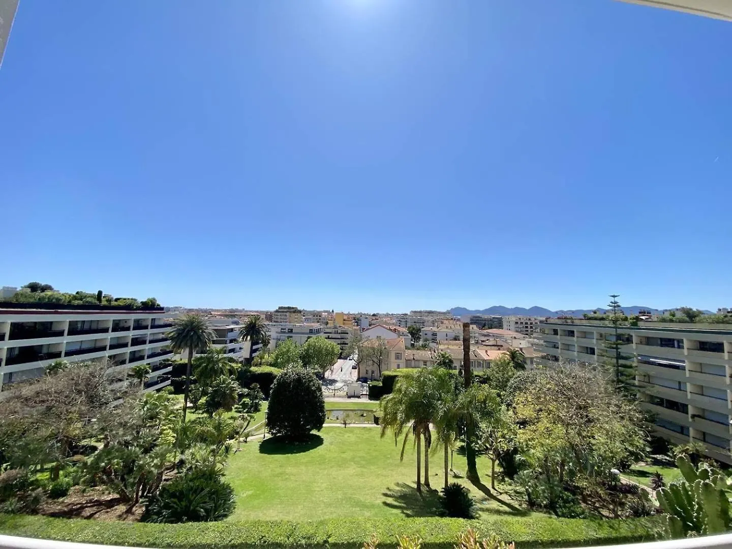 Apartment Cannes Centre-Ville - Appartement Tout Confort Avec Terrasse