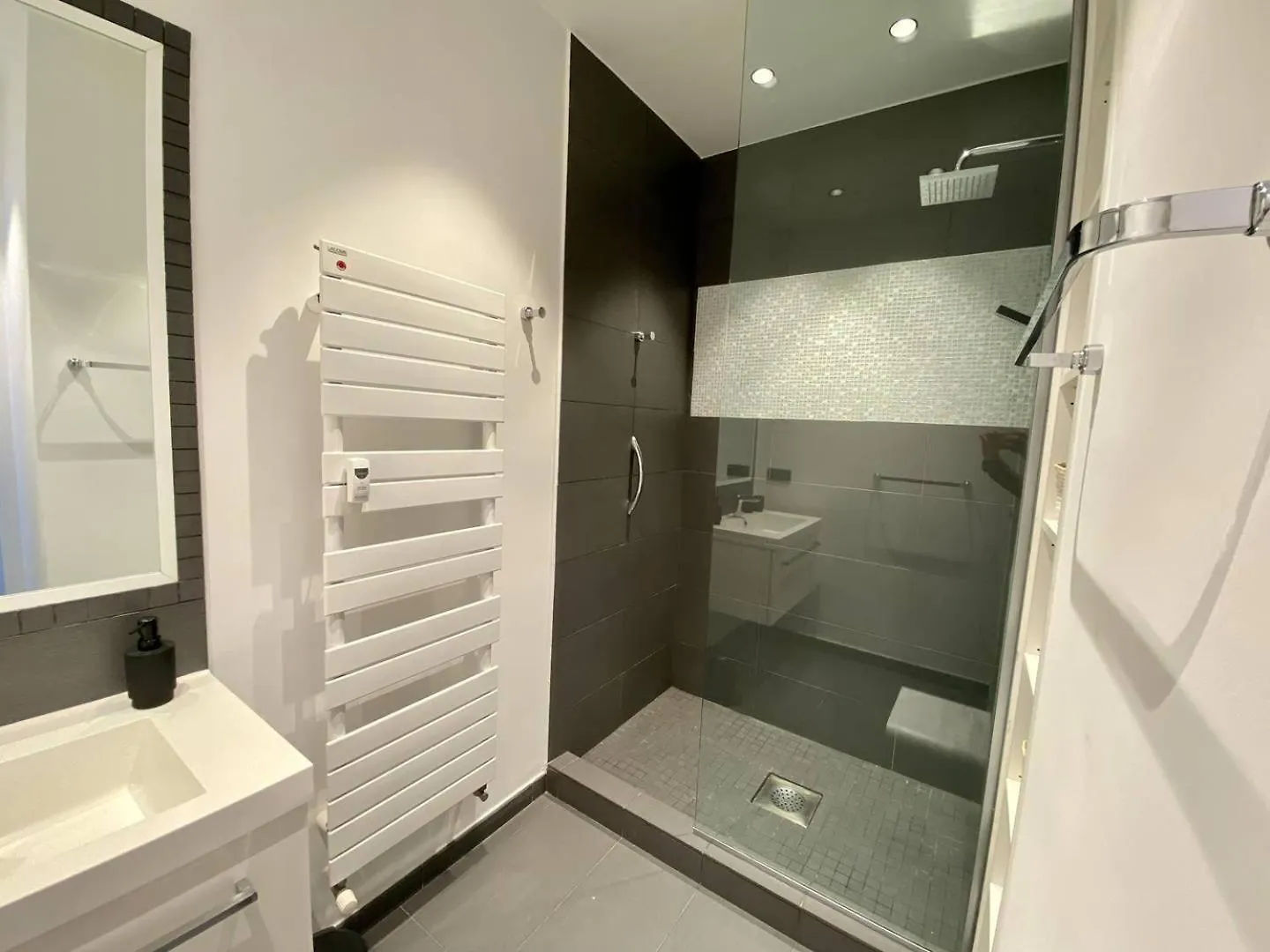 Cannes Centre-Ville - Appartement Tout Confort Avec Terrasse
